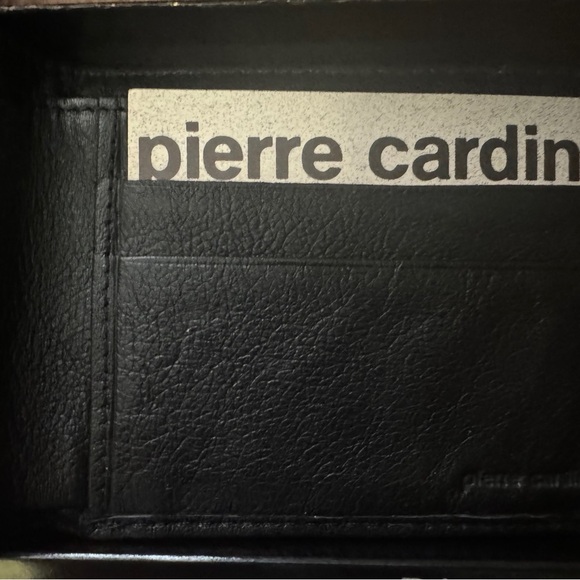 Never used Vintage Pierre Cardin Black Key and Card Holder - Picture 8 of 8